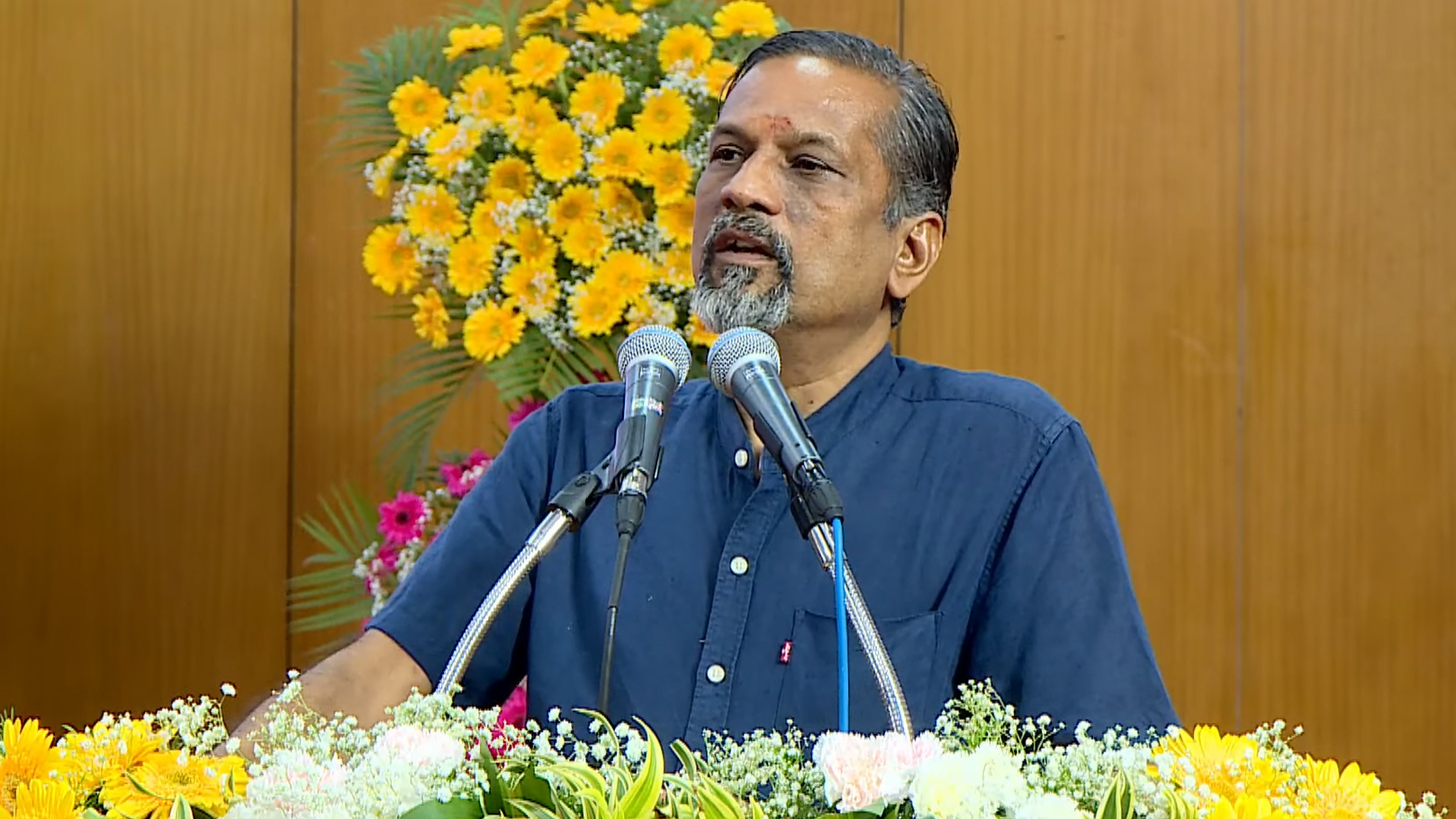 Dr.-Sridhar-Vembu-Founder-and-CEO-Zoho-Corporation-addresses-the-64th-Institute-Day-today-20th-April-2023-at-IIT-Madras.jpg
