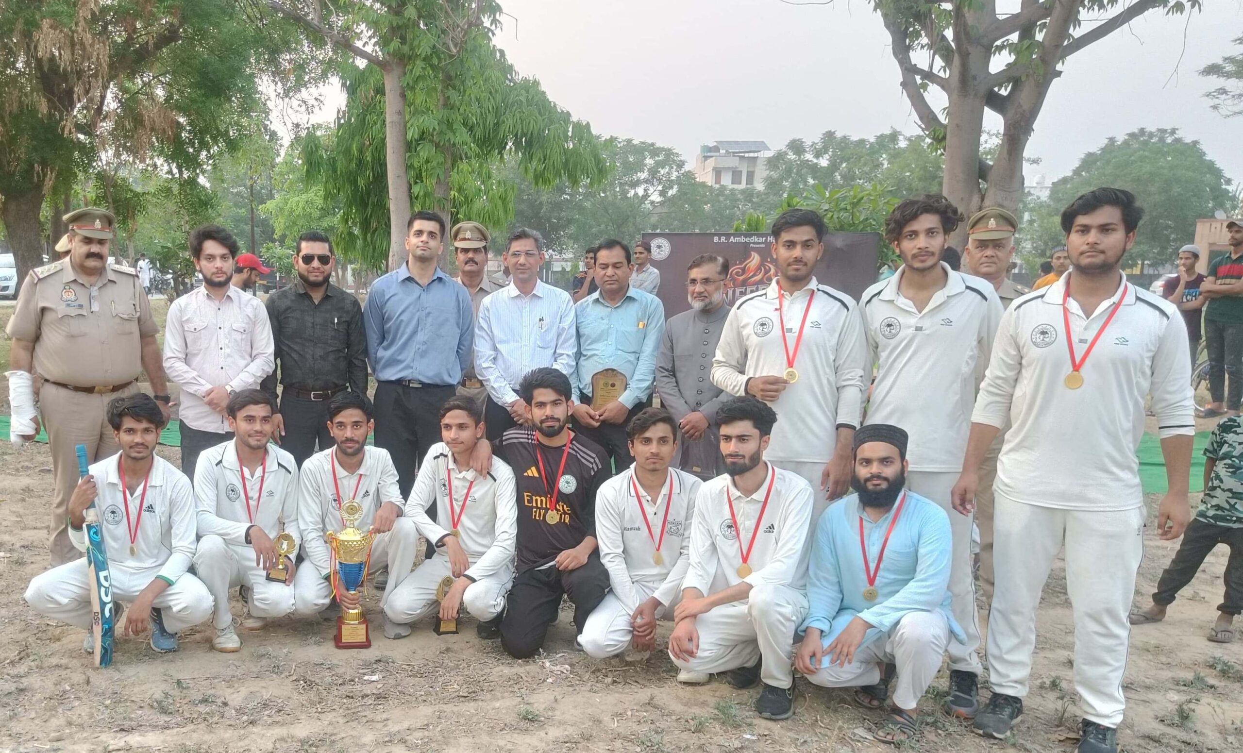 Shri-Mrigank-Shekhar-Pathak-IPS-and-the-guest-of-honour-Mr-Nadeem-Anjum-Prof.-Hashmat-Ali-Khan-with-the-winning-team-of-intra-faculty-at-Dr-BR-Ambedkar-hall-scaled.jpg