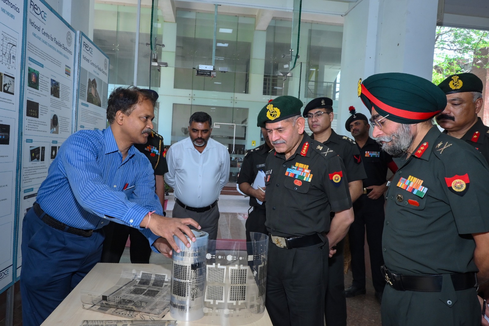 Vice-Chief-of-Army-Staff-visiting-FlexE-Center-at-IIT-Kanpur.jpeg